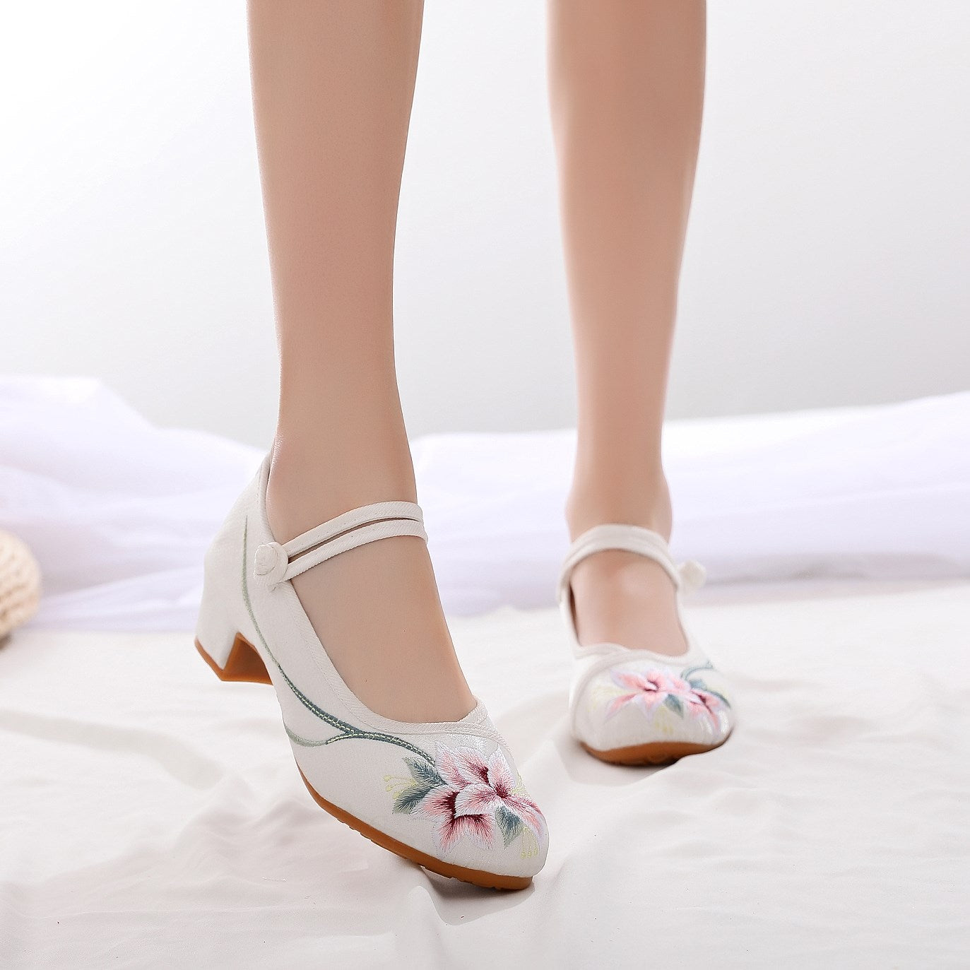 Women's Chinese Style Retro Embroidered Elegant Height Canvas Shoes Newgew