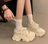 Zapatillas deportivas cruzadas con diamantes brillantes de Toomanyshoes