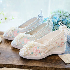 Old Round Toe Red Beaded Canvas Shoes Newgew