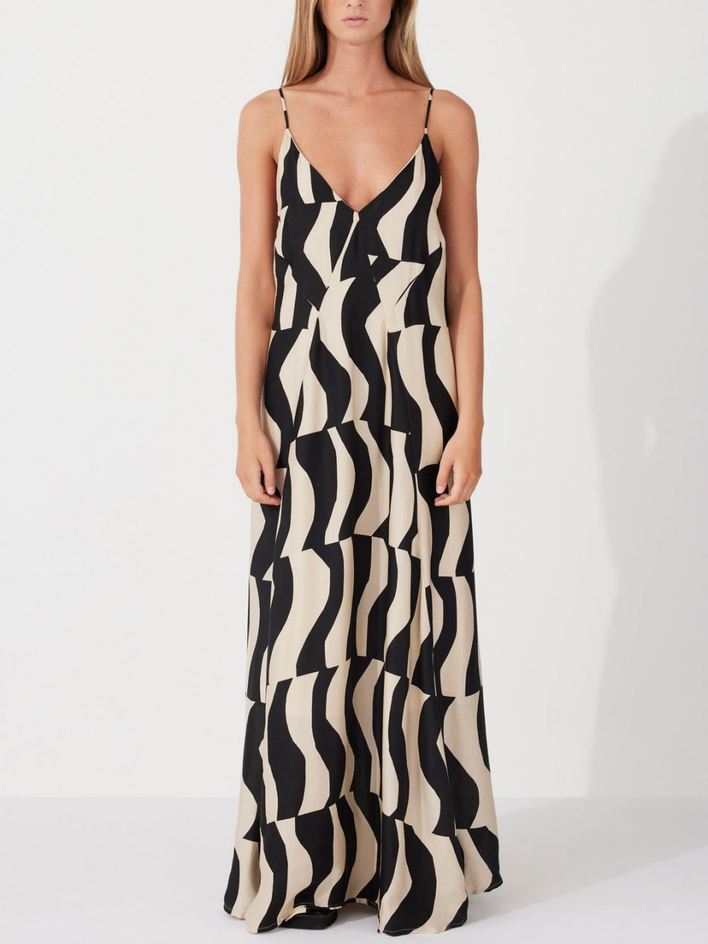 Scooped Back Relaxed Fit Style Maxi Dress Newgew Dresses