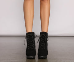 Effortlessly Chic Lace-Up Lug Sole Booties Newgew