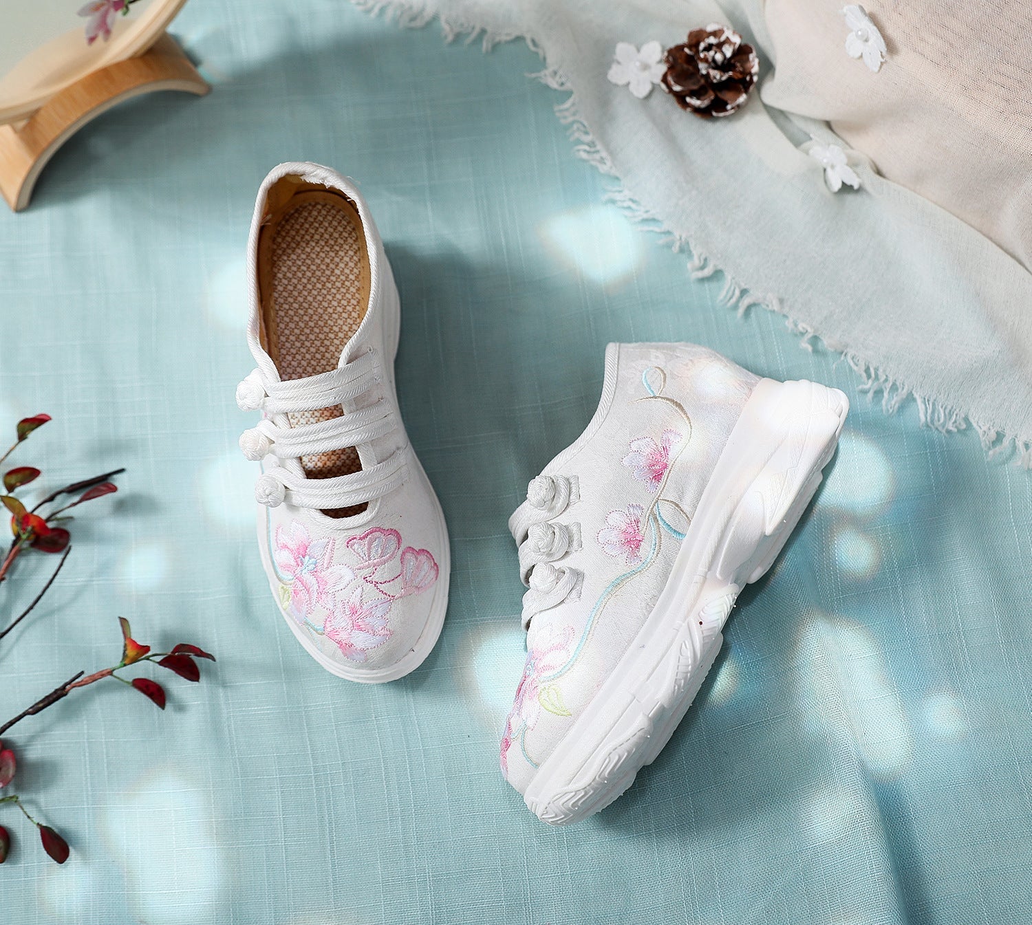 Charming Comfortable Embroidered Old Beijing Cloth Canvas Shoes Newgew