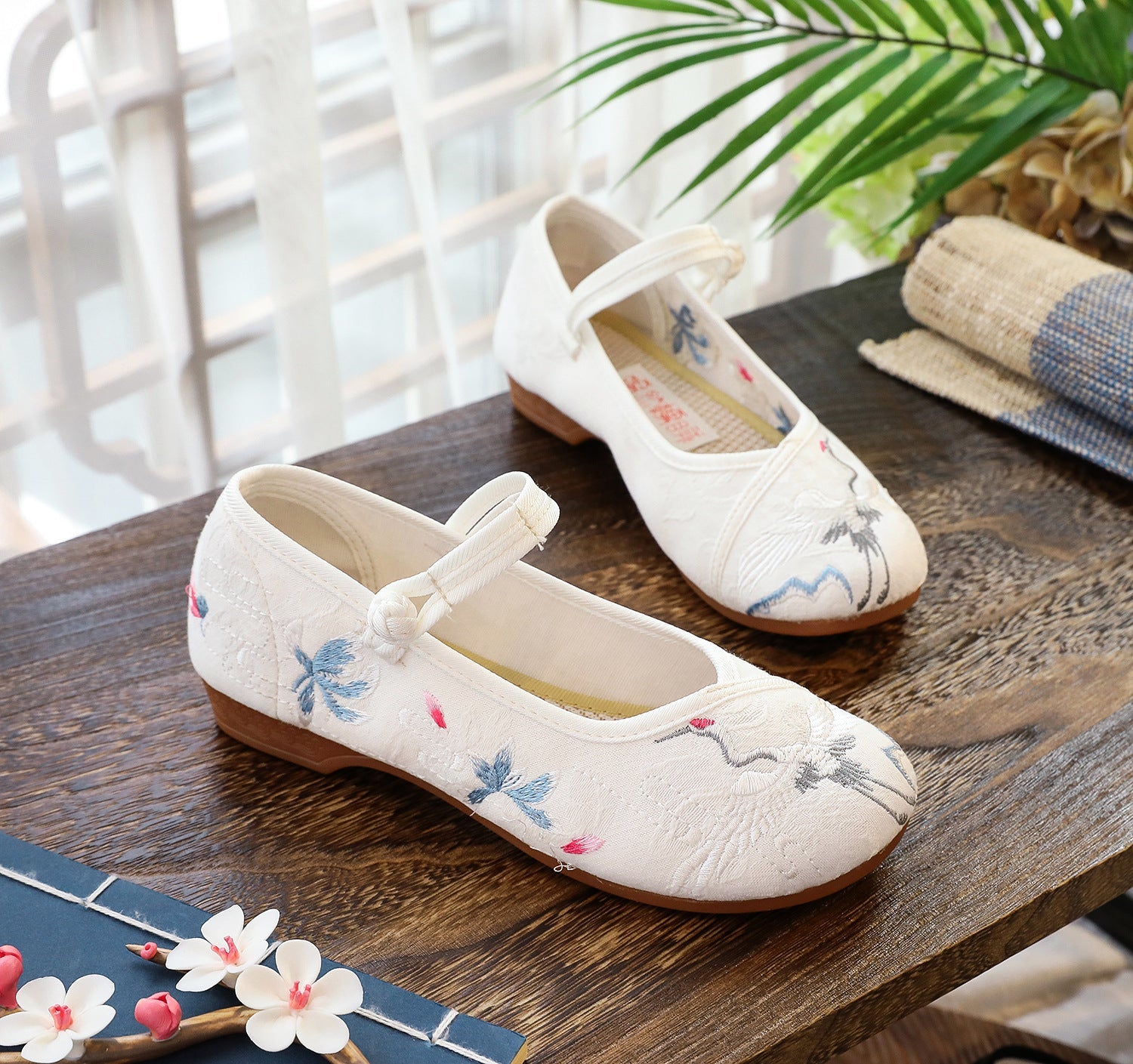 Women's Embroidered Cotton Chinese Style Low Buckle Canvas Shoes Newgew