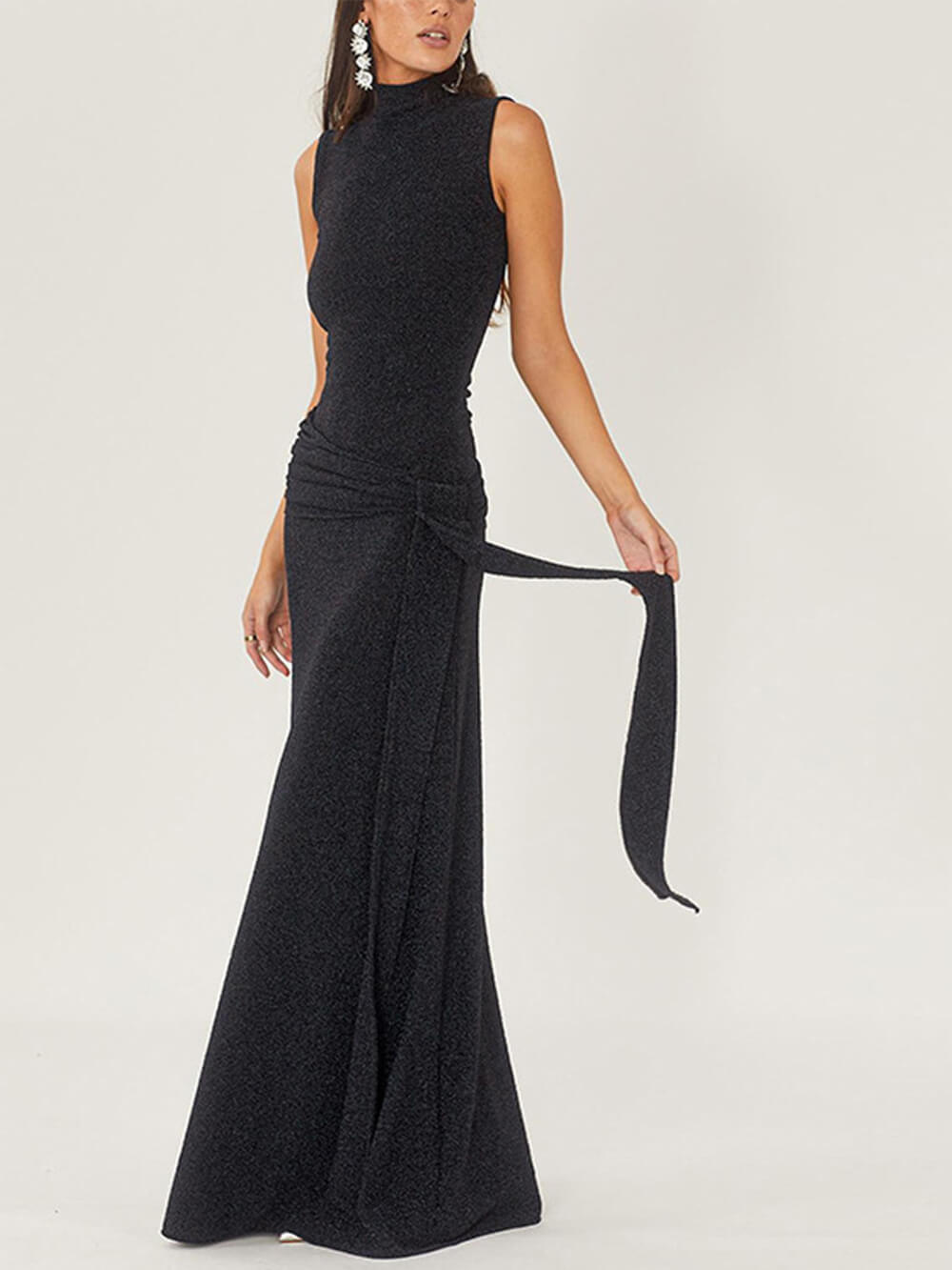 High-Necked Sleeveless Long Dress With Ribbons And Bright Silk Newgew Dresses