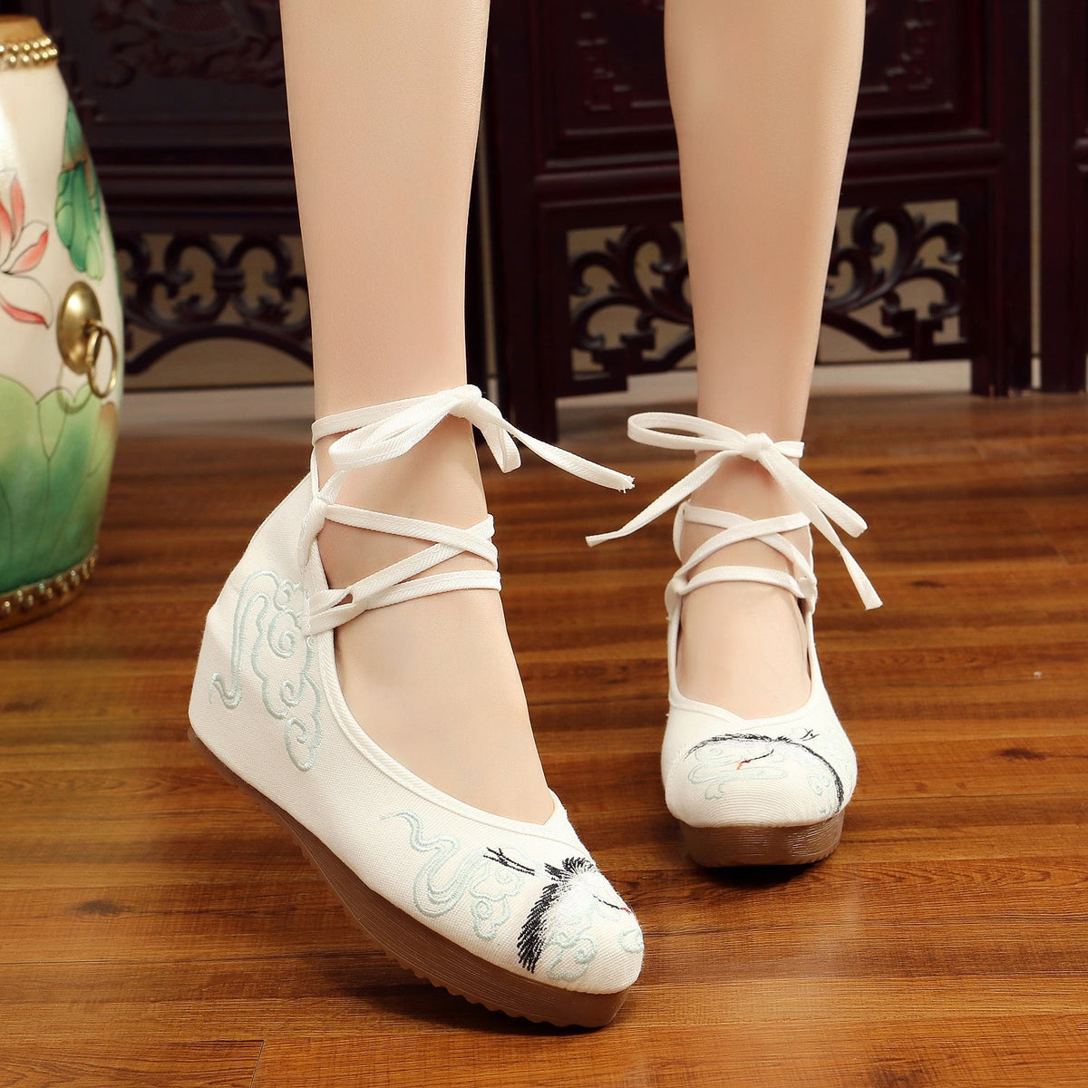 Women's Di Traditional Embroidered Ethnic Style Canvas Shoes Newgew