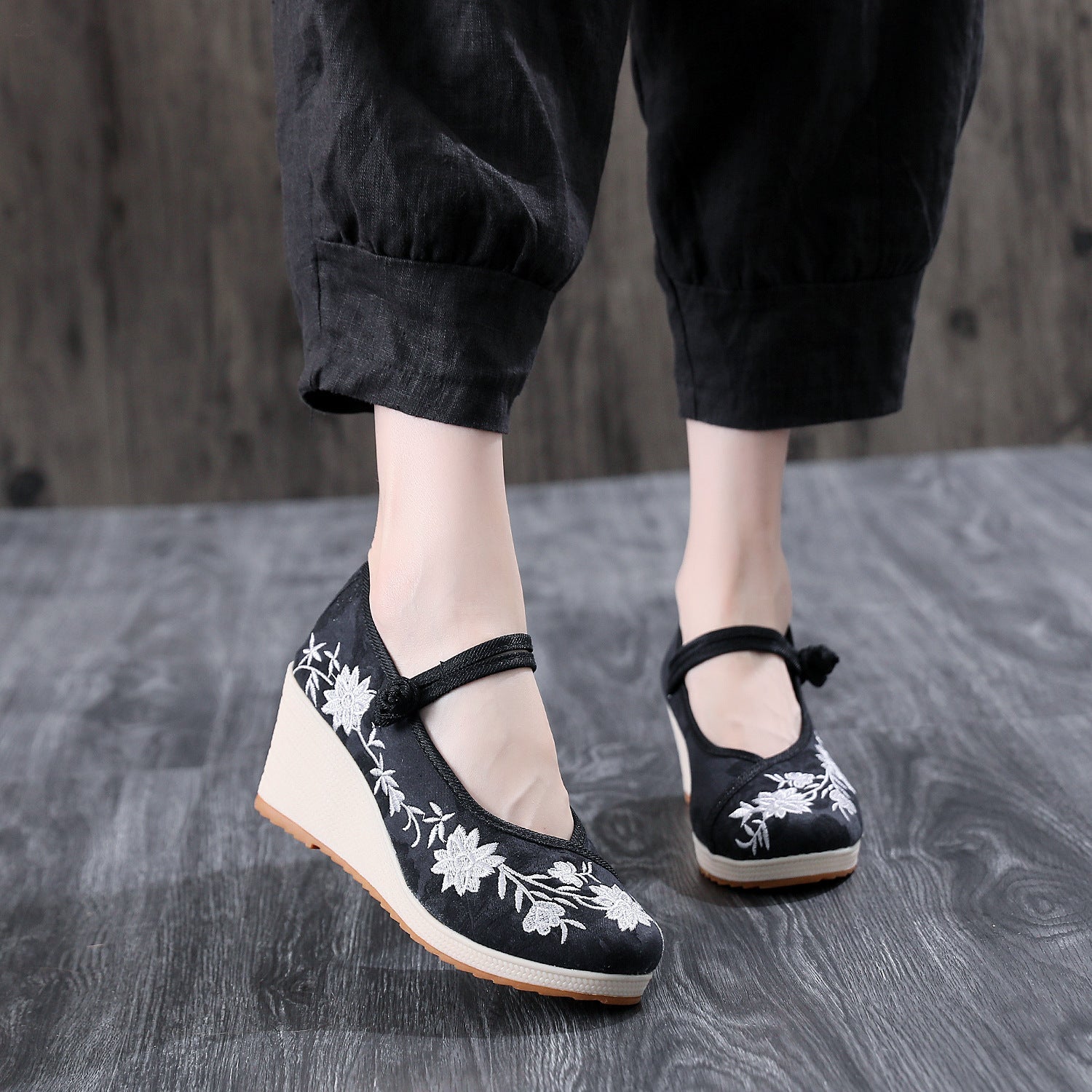 Old Beijing Cloth Ethnic Style Embroidered Canvas Shoes Newgew