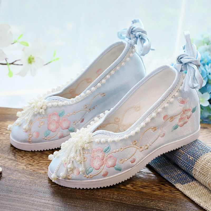 Old Round Toe Red Beaded Canvas Shoes Newgew