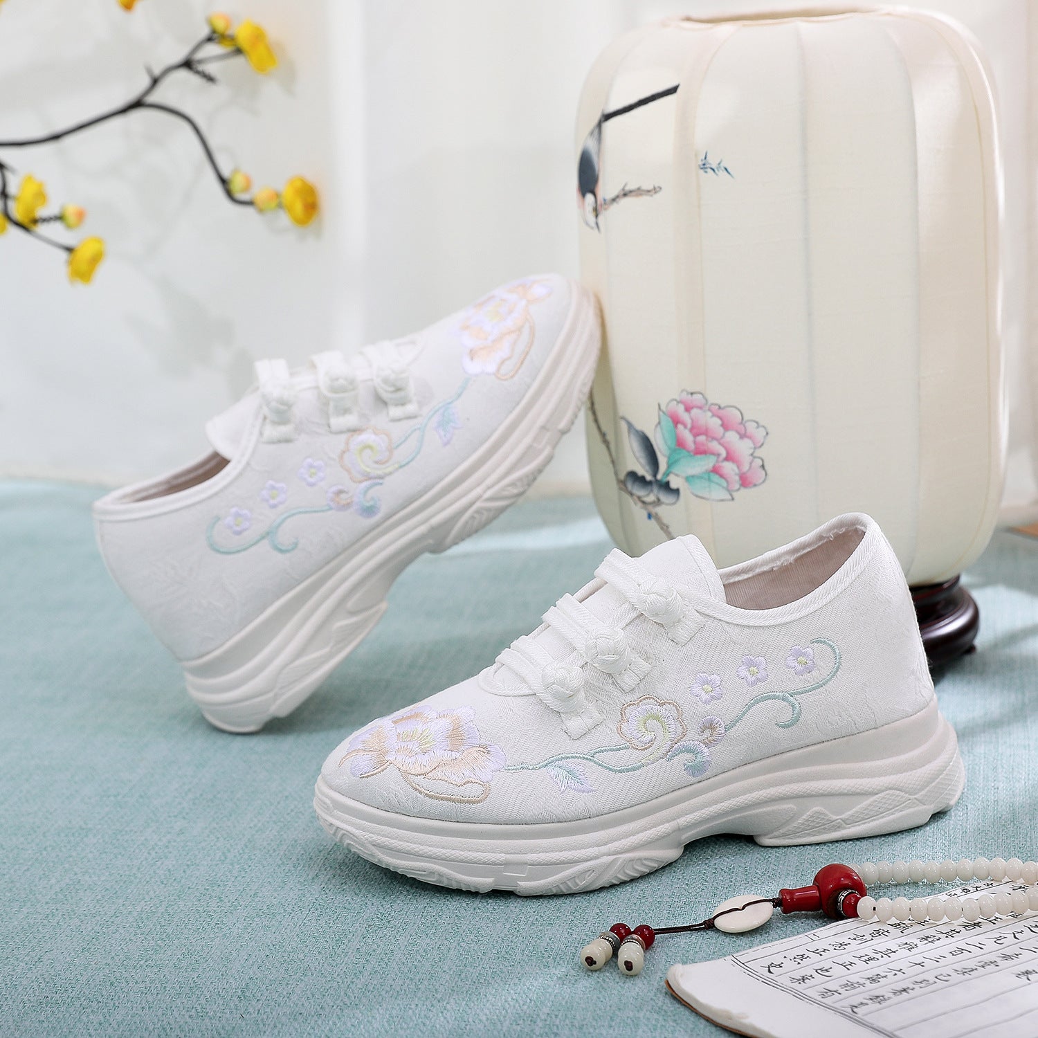 Arts Embroidered Old Beijing Cloth Thick Canvas Shoes Newgew