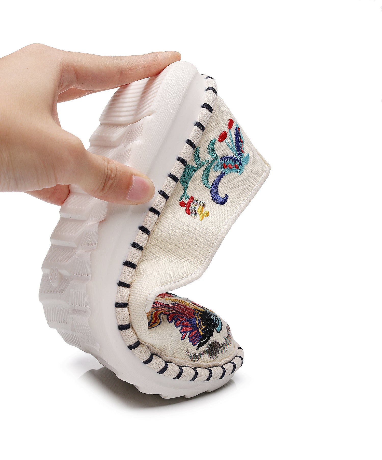 Women's Style Cloth Embroidered Flat Ancient Soft Canvas Shoes Newgew