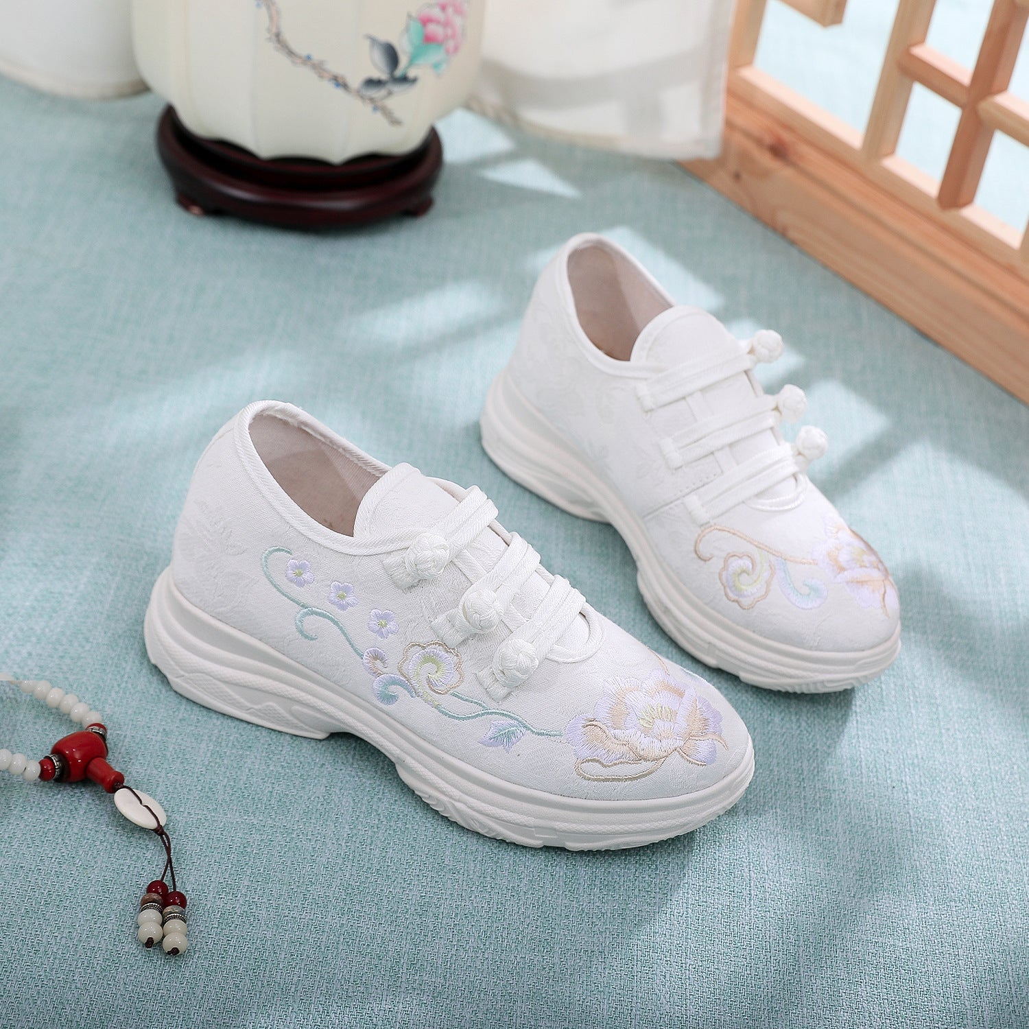 Arts Embroidered Old Beijing Cloth Thick Canvas Shoes Newgew