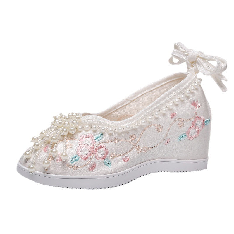 Old Round Toe Red Beaded Canvas Shoes Newgew