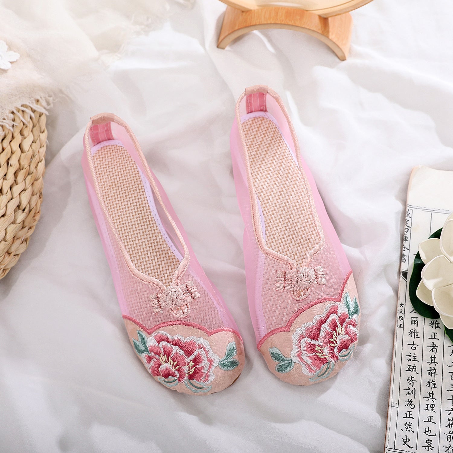 Beijing Embroidered Cloth Ethnic Style Low Canvas Shoes Newgew