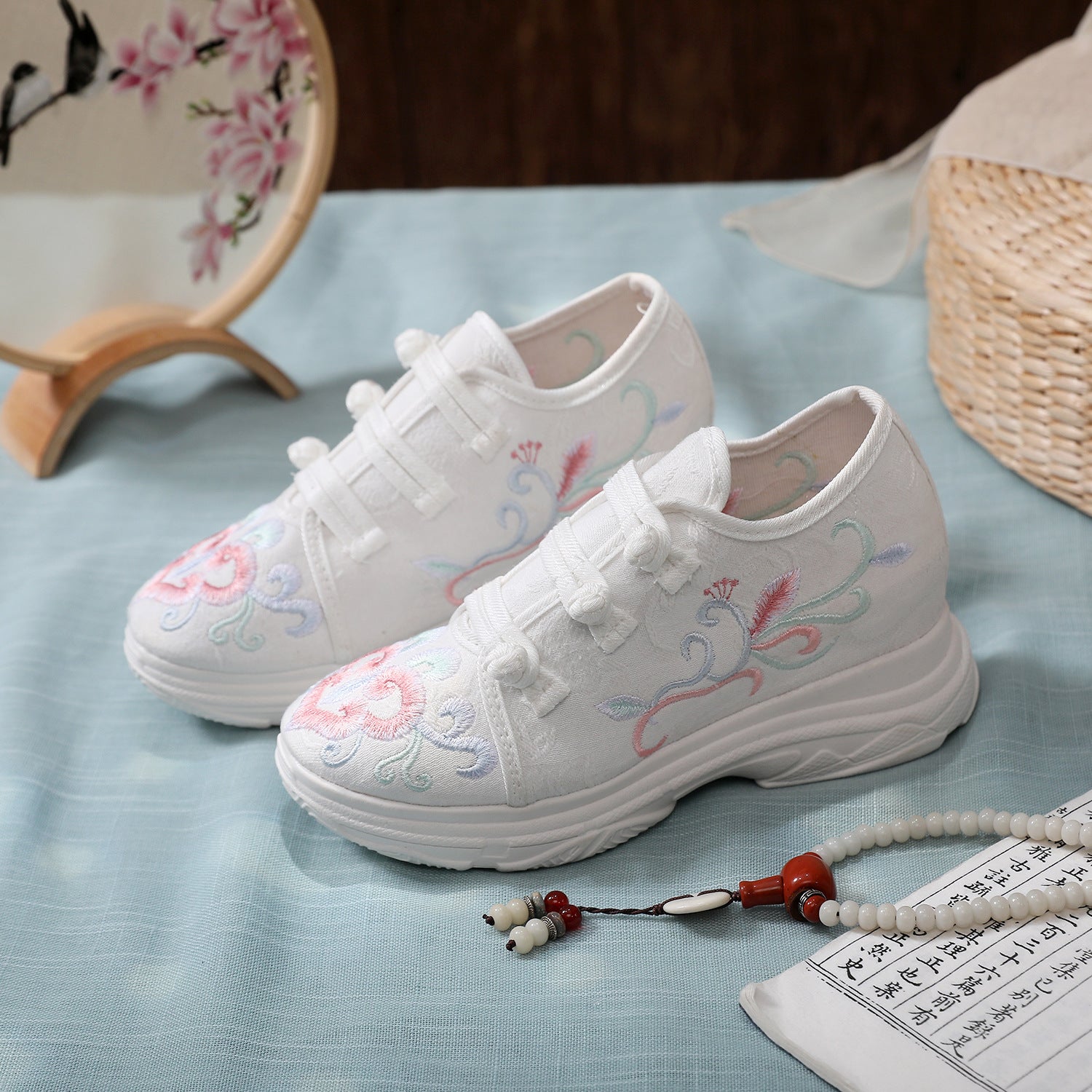 Charming Embroidered Old Beijing Cloth Thick Canvas Shoes Newgew