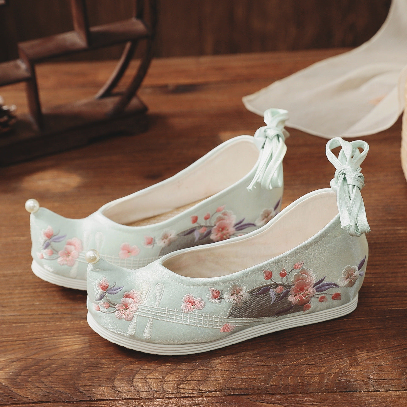 Women's Rouge Magpie Song Drifting Butterfly Ancient Canvas Shoes Newgew