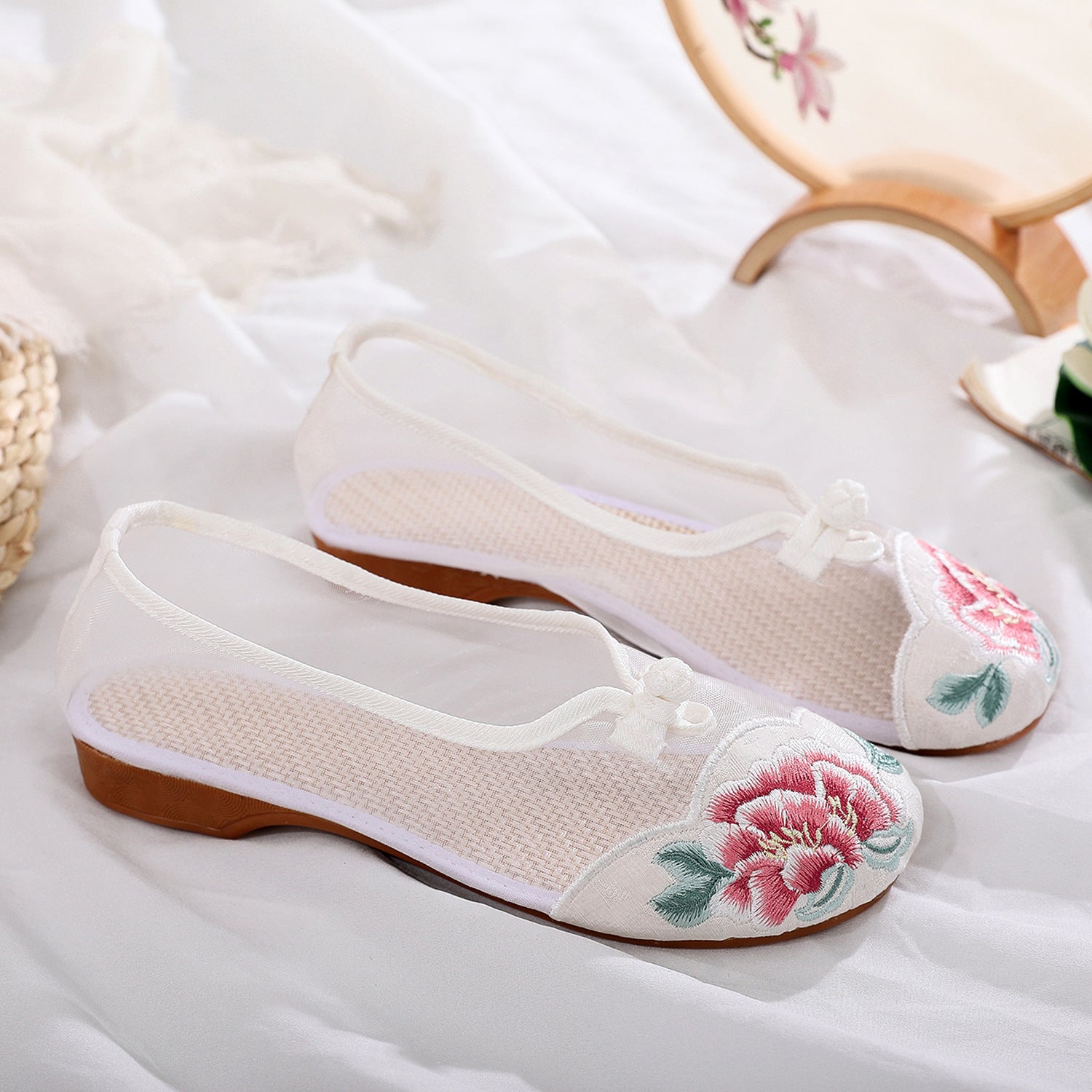 Beijing Embroidered Cloth Ethnic Style Low Canvas Shoes Newgew