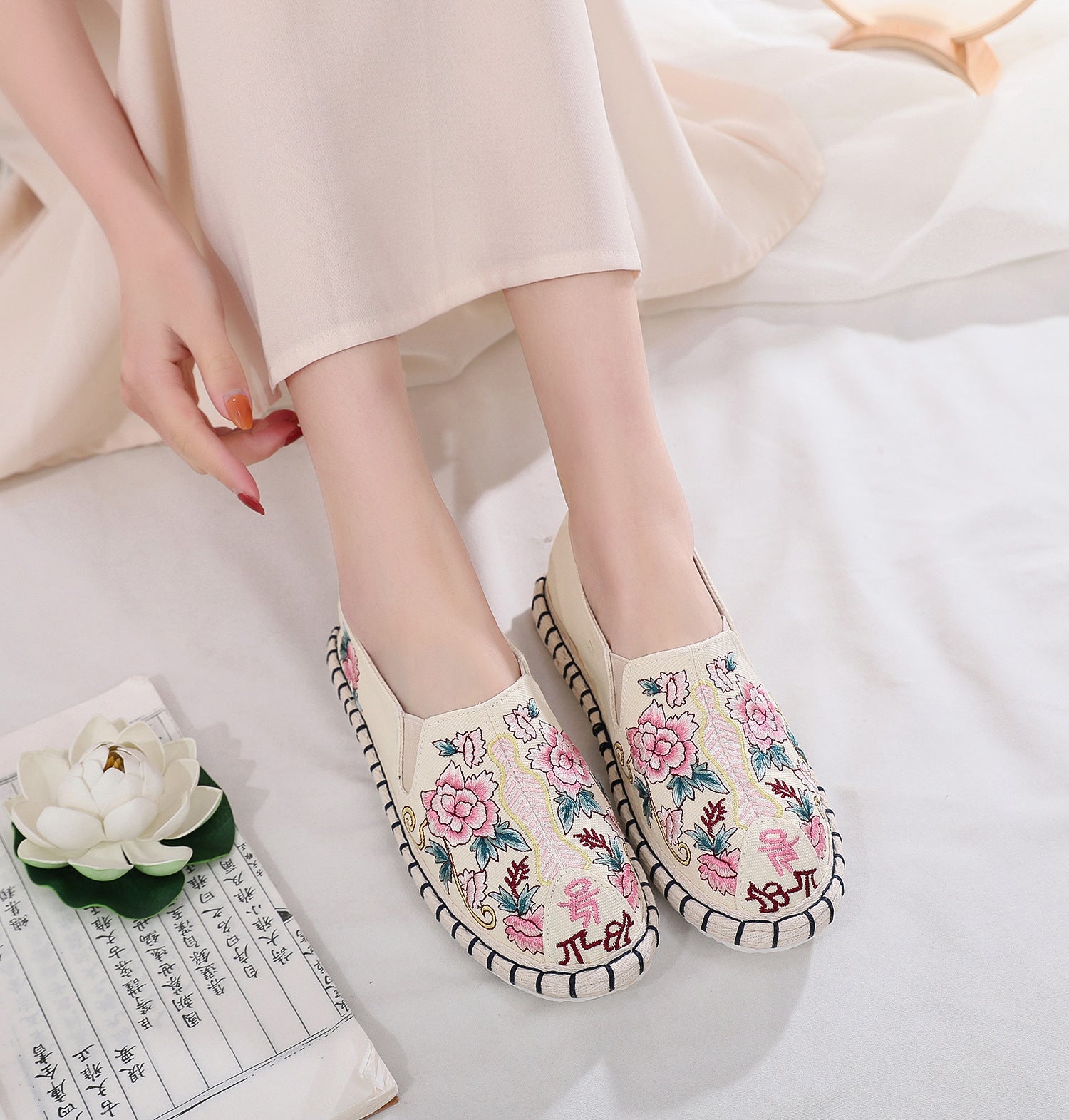 Women's Oriental Cloth With British Ethnic Style Canvas Shoes Newgew