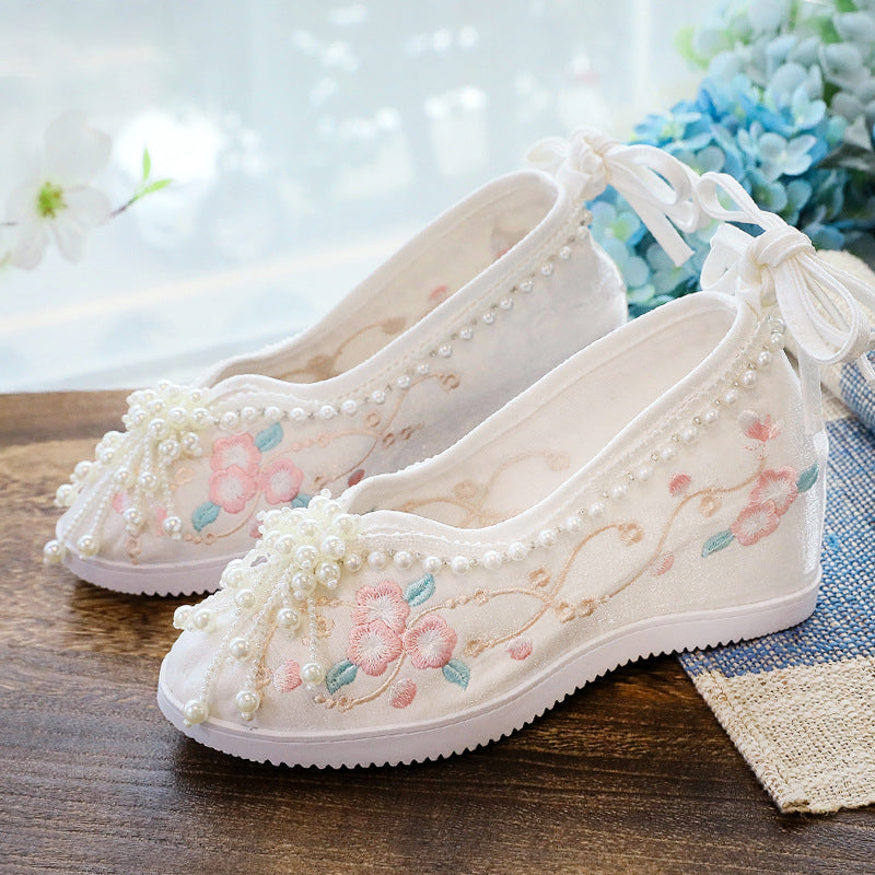 Old Round Toe Red Beaded Canvas Shoes Newgew