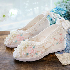 Old Round Toe Red Beaded Canvas Shoes Newgew