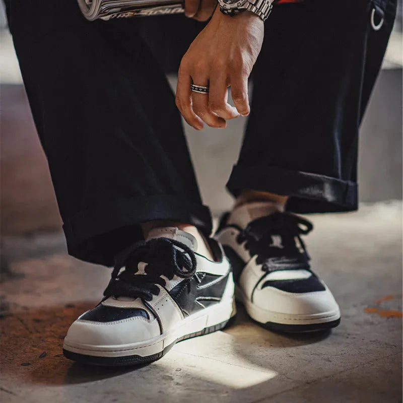 Retro Skate Sneakers - Black/White Newgew