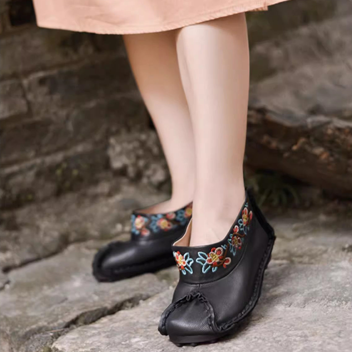 Retro Women Slip-On Embroidered Ethnic Style Genuine Leather Shoes Newgew Shoes