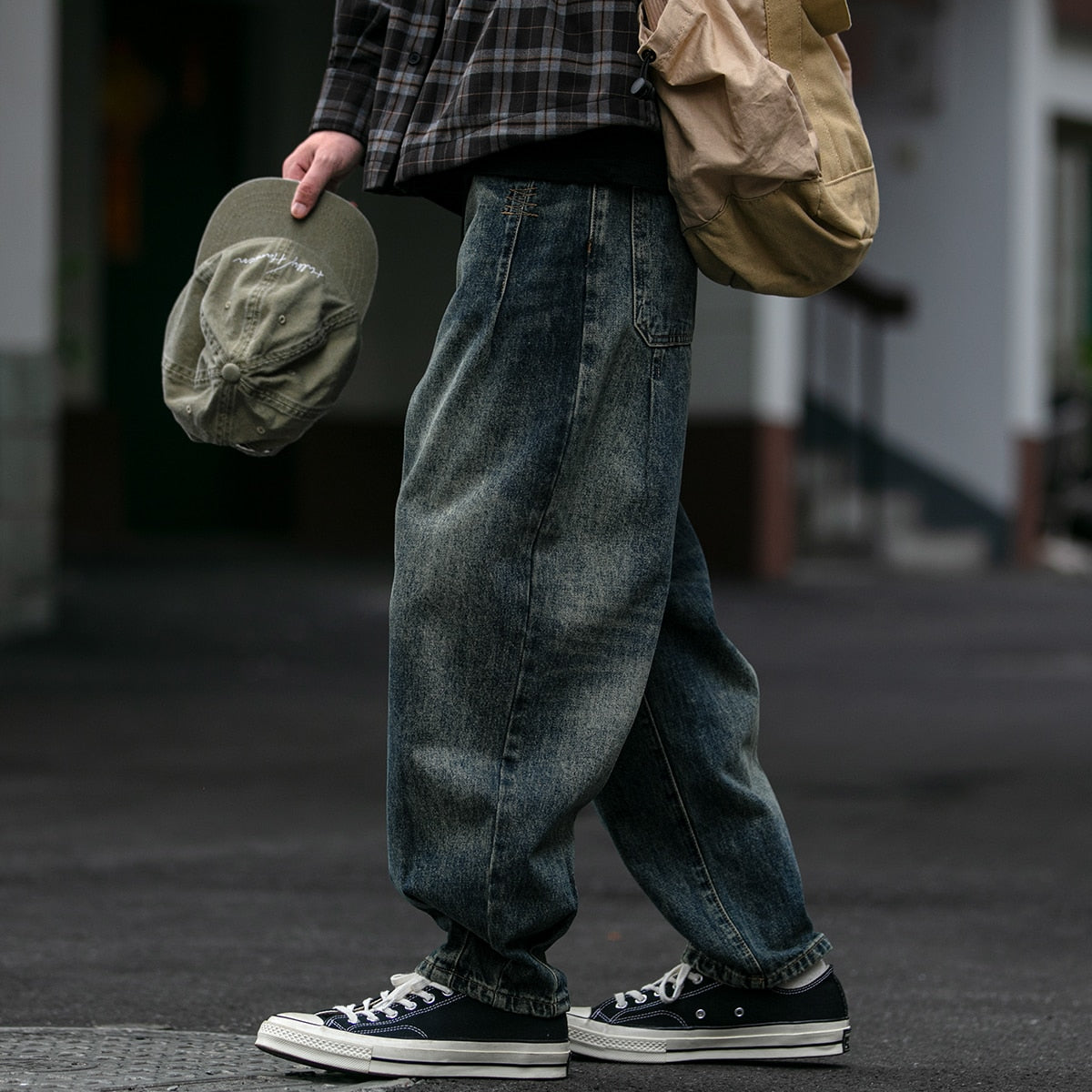 REKNAT Tapered Jeans with Keychain Newgew