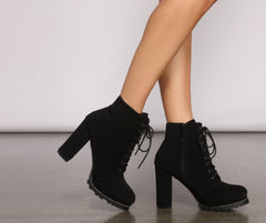 Effortlessly Chic Lace-Up Lug Sole Booties Newgew