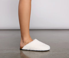 Fab Fleece Closed-Toe Slippers Newgew