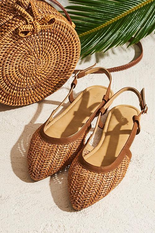 Buckel Strap Flat Sandals Newgew