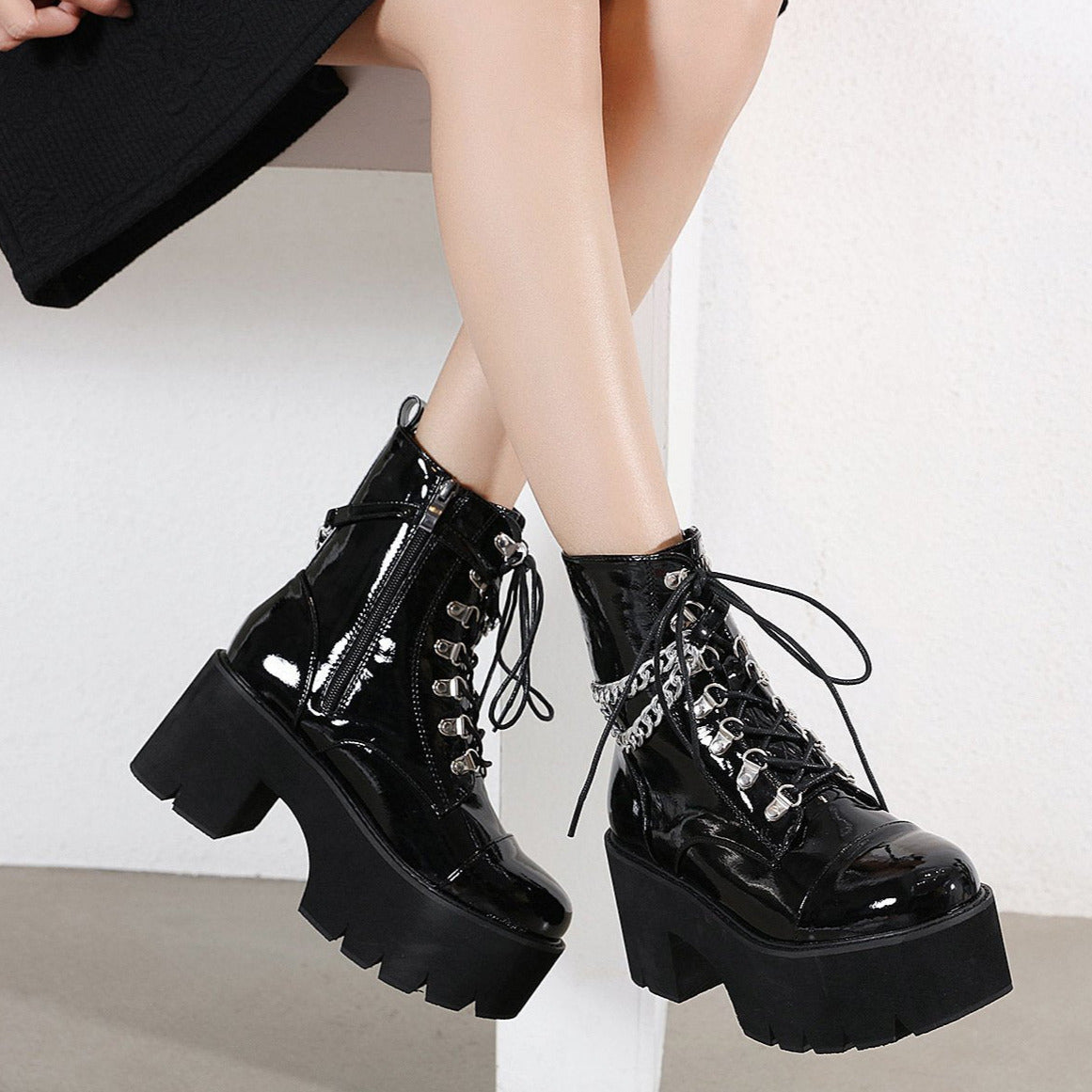 Thick-soled Patent Leather Chain Elements Lace-up Padded Boots Newgew