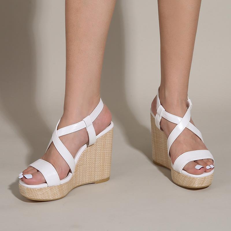 Crossover strap Buckled Sandals Newgew