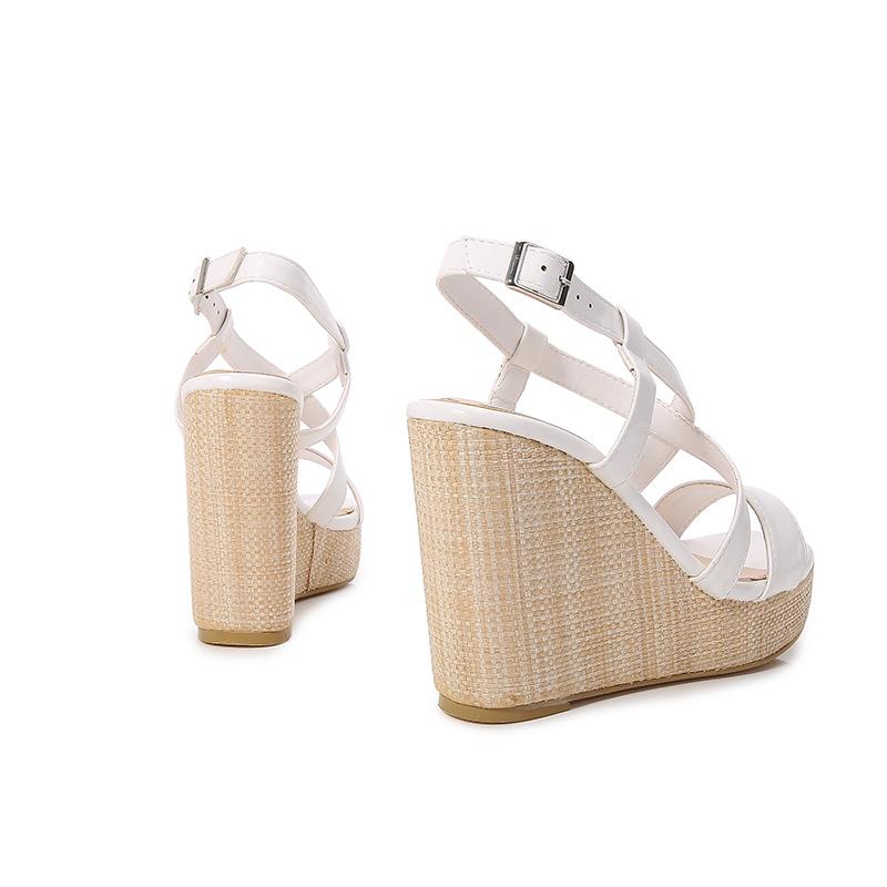 Crossover strap Buckled Sandals Newgew