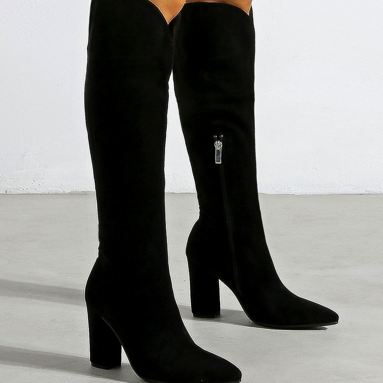 Chunky Heeled Suede Tall Tube Newgew