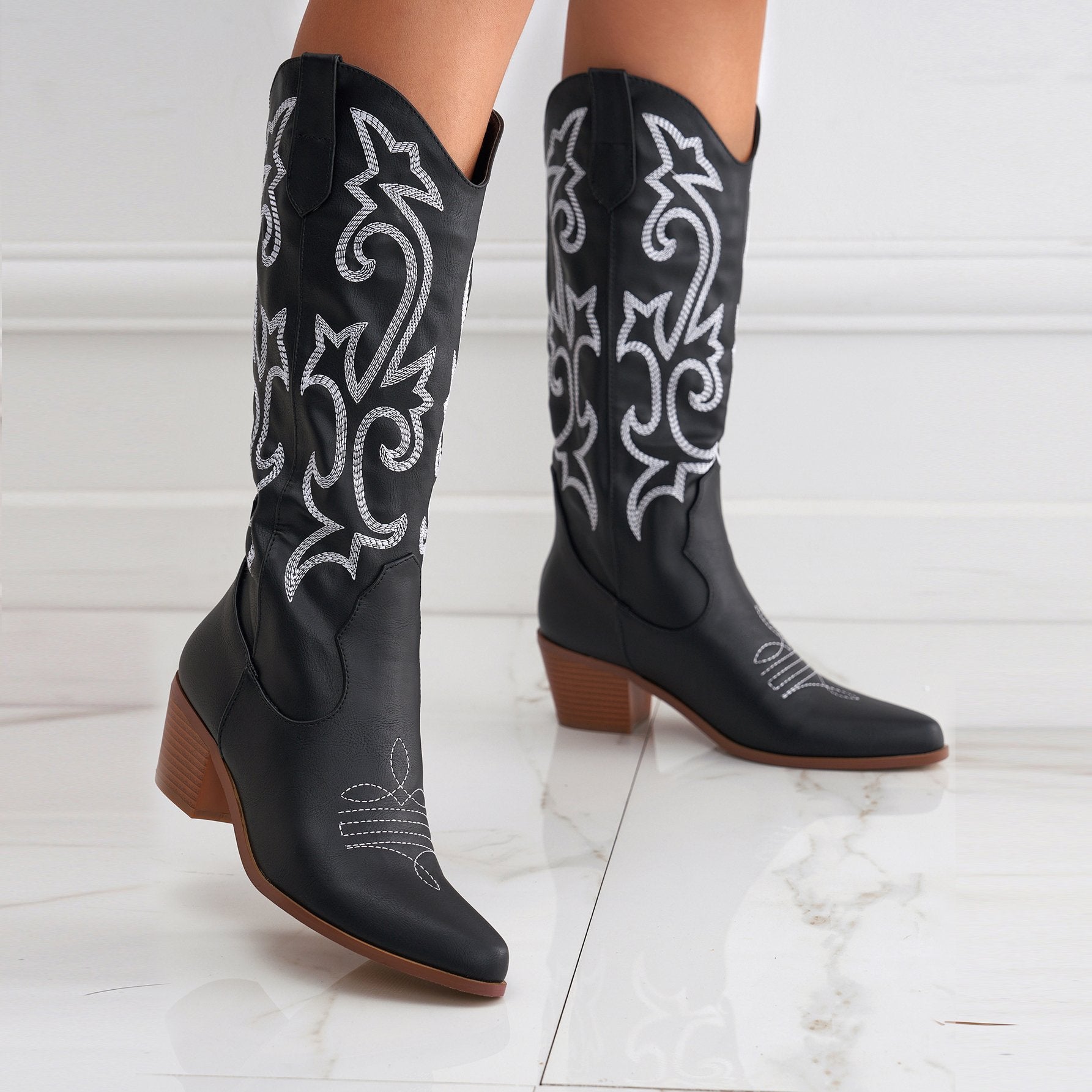 Vintage Chunky Heeled Embroidered Western Boots Newgew