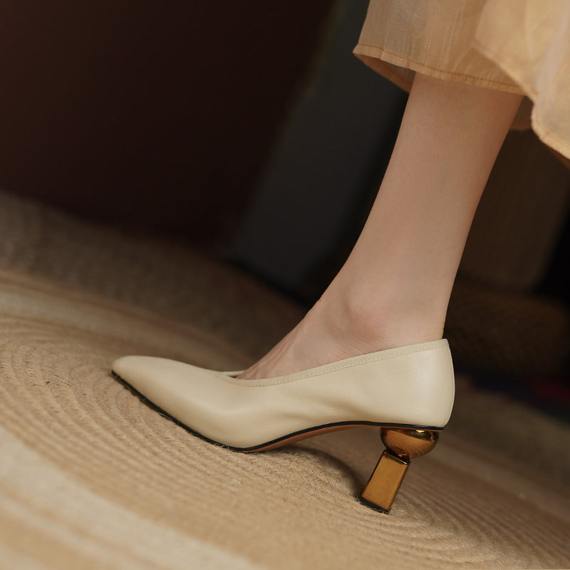 Courtney V Cut Vintage Novelty Heels NEW GEW
